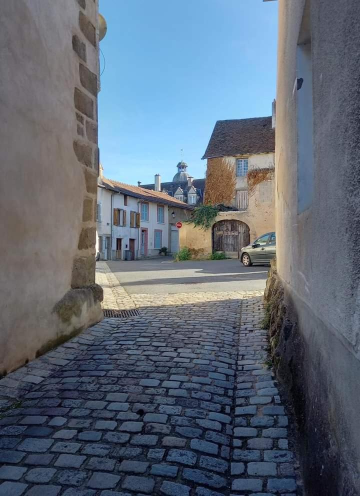 Maison Privee En Ville Avec Parking Et Wi-Fi Magnac-Laval Экстерьер фото